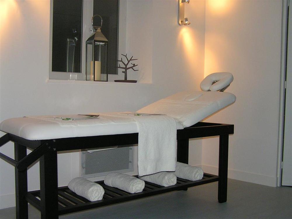 Hotel Restaurant Le Dauphin Et Le Spa Du Prieure Caen Facilidades foto