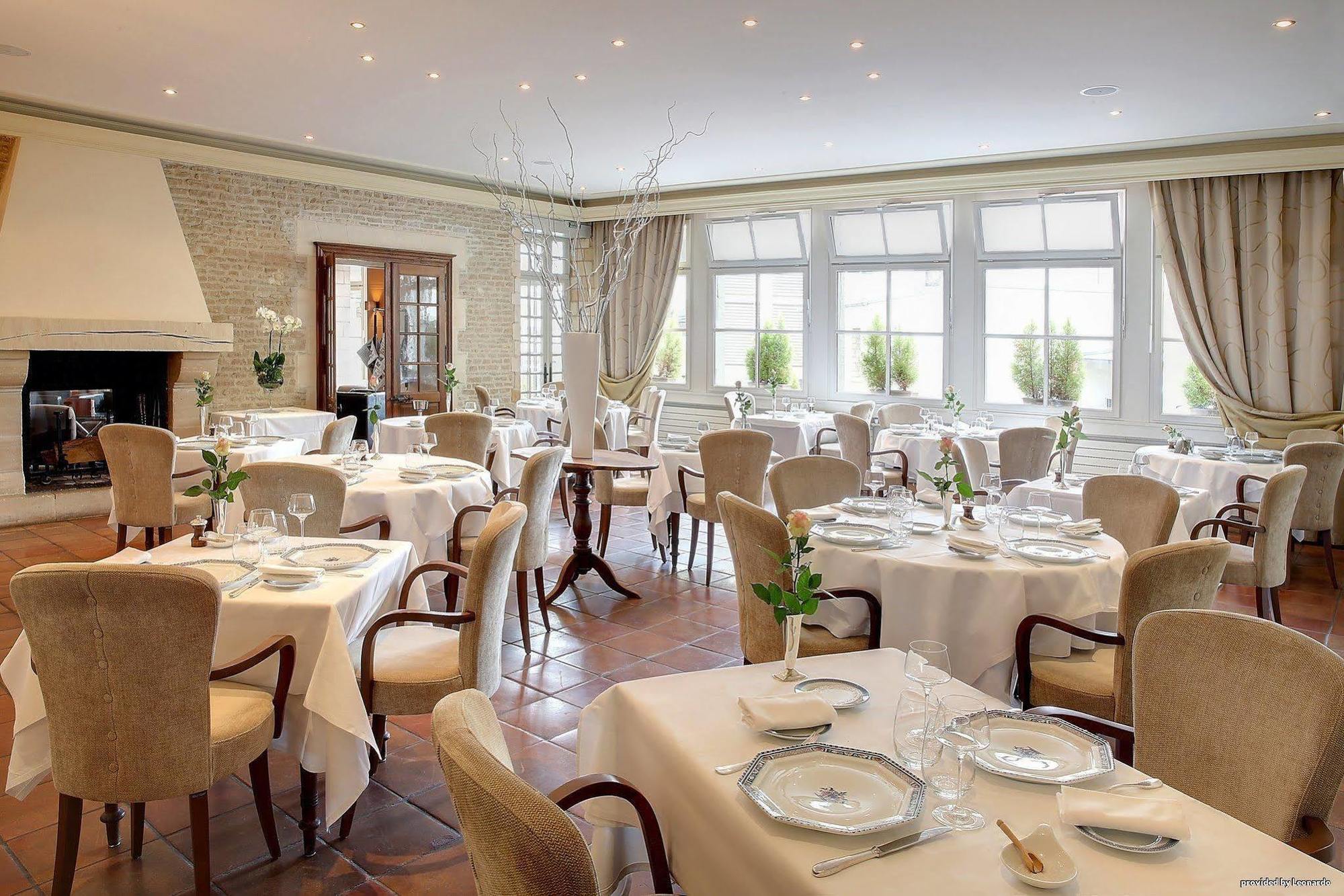 Hotel Restaurant Le Dauphin Et Le Spa Du Prieure Caen Exterior foto